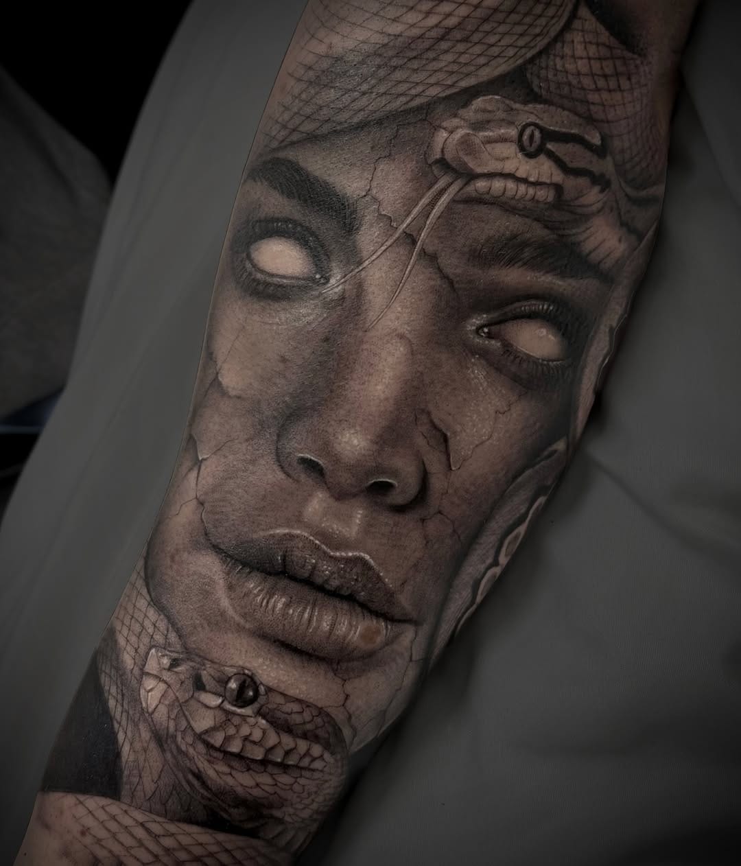 Post 3 by Alma 24 Tatuajes | Realismo y línea fina Madrid on Instagram (image)