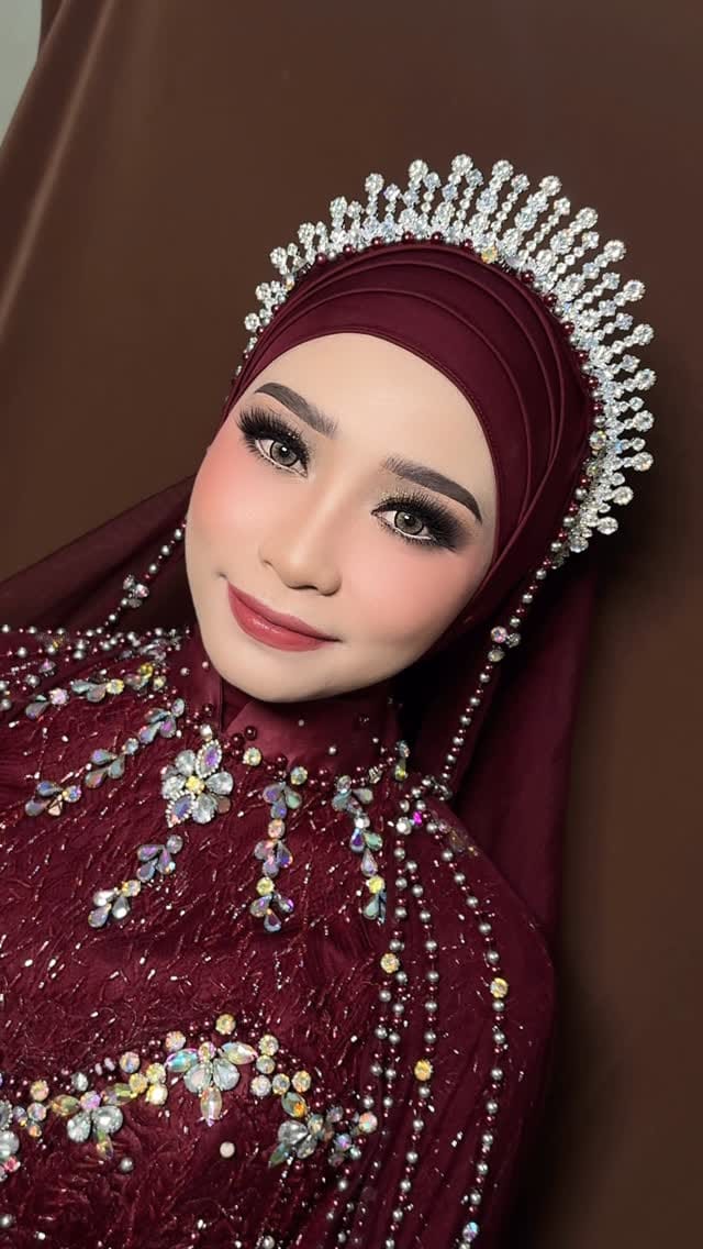 Post 7 by makeupbyzila on Instagram (video)