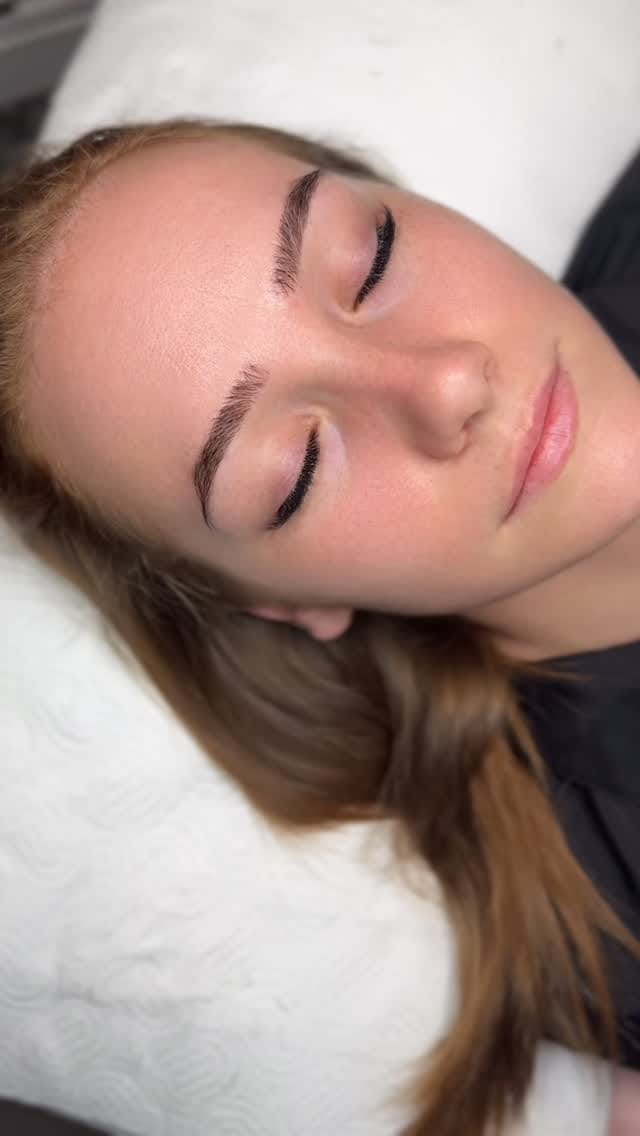 Post 3 by The Lash Room Budapest on Instagram (video)