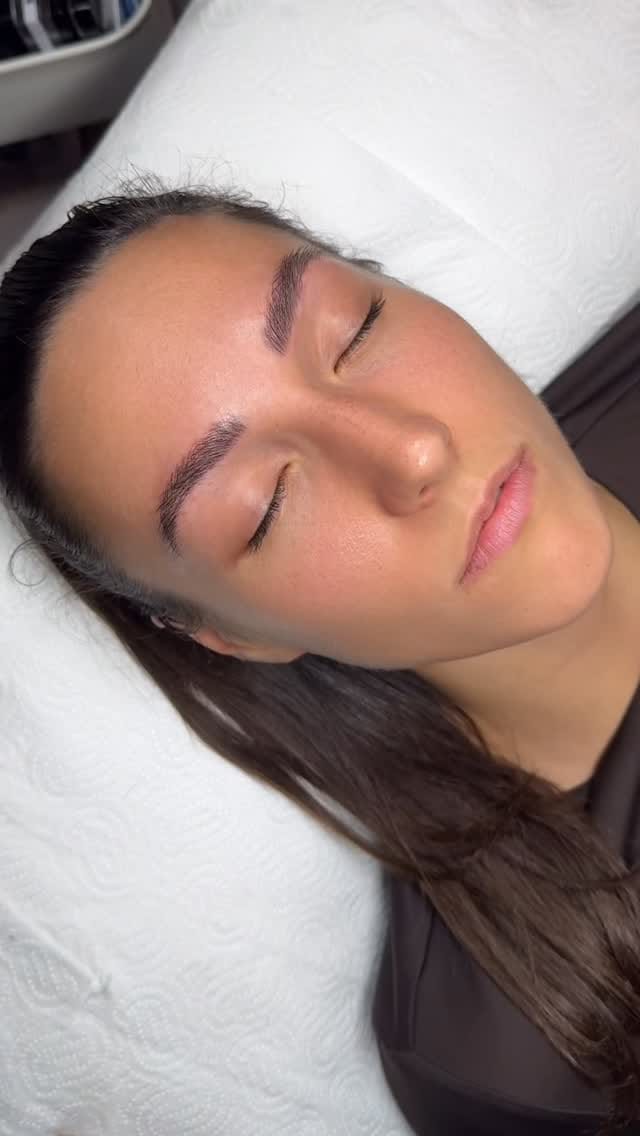 Post 4 by The Lash Room Budapest on Instagram (video)