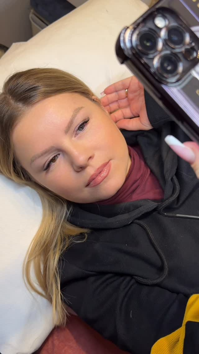 Post 2 by The Lash Room Budapest on Instagram (video)