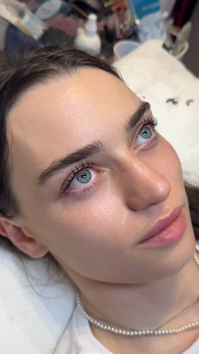 Post 9 by The Lash Room Budapest on Instagram (video)