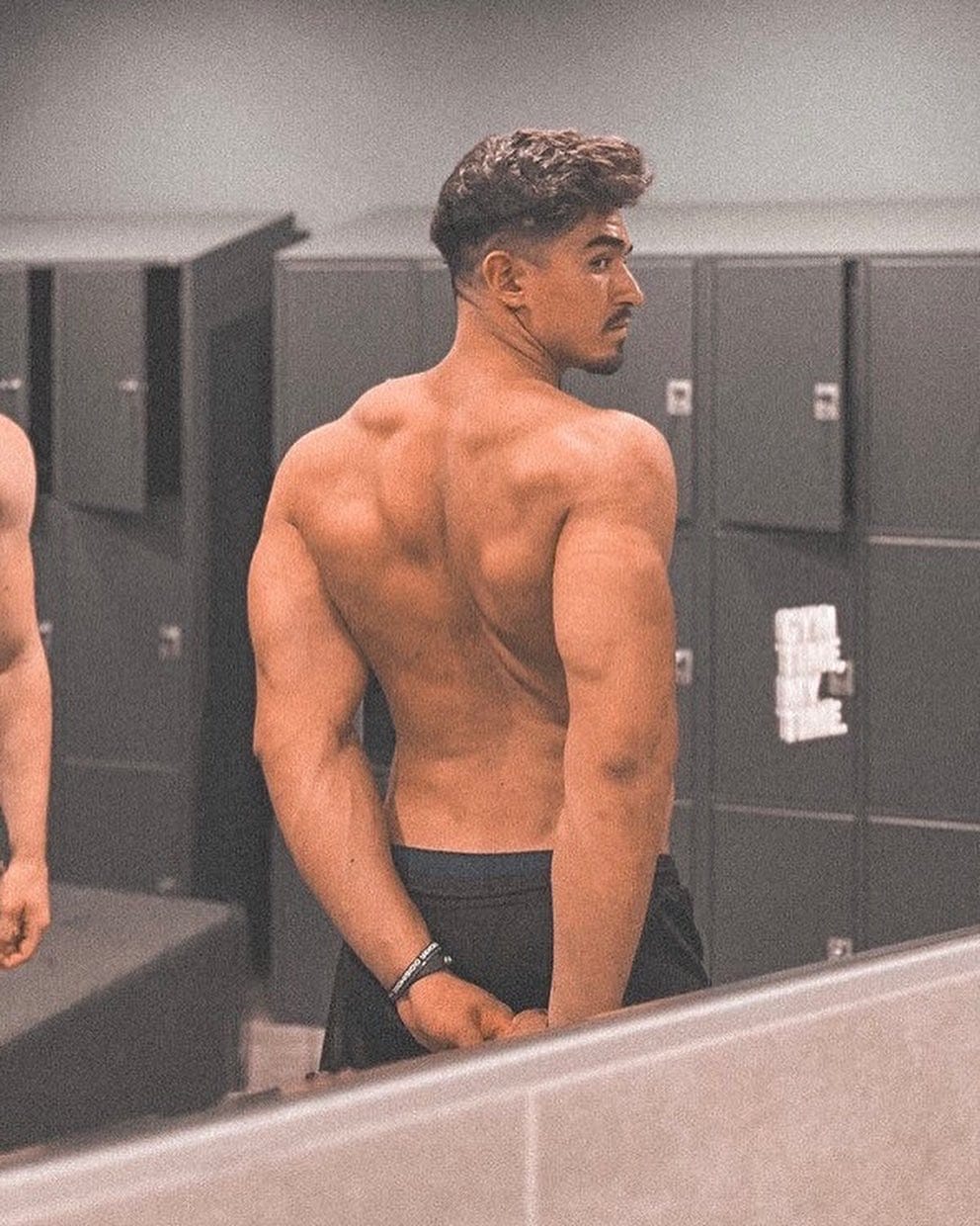 Post 8 by Nepo Sánchez on Instagram (carousel)