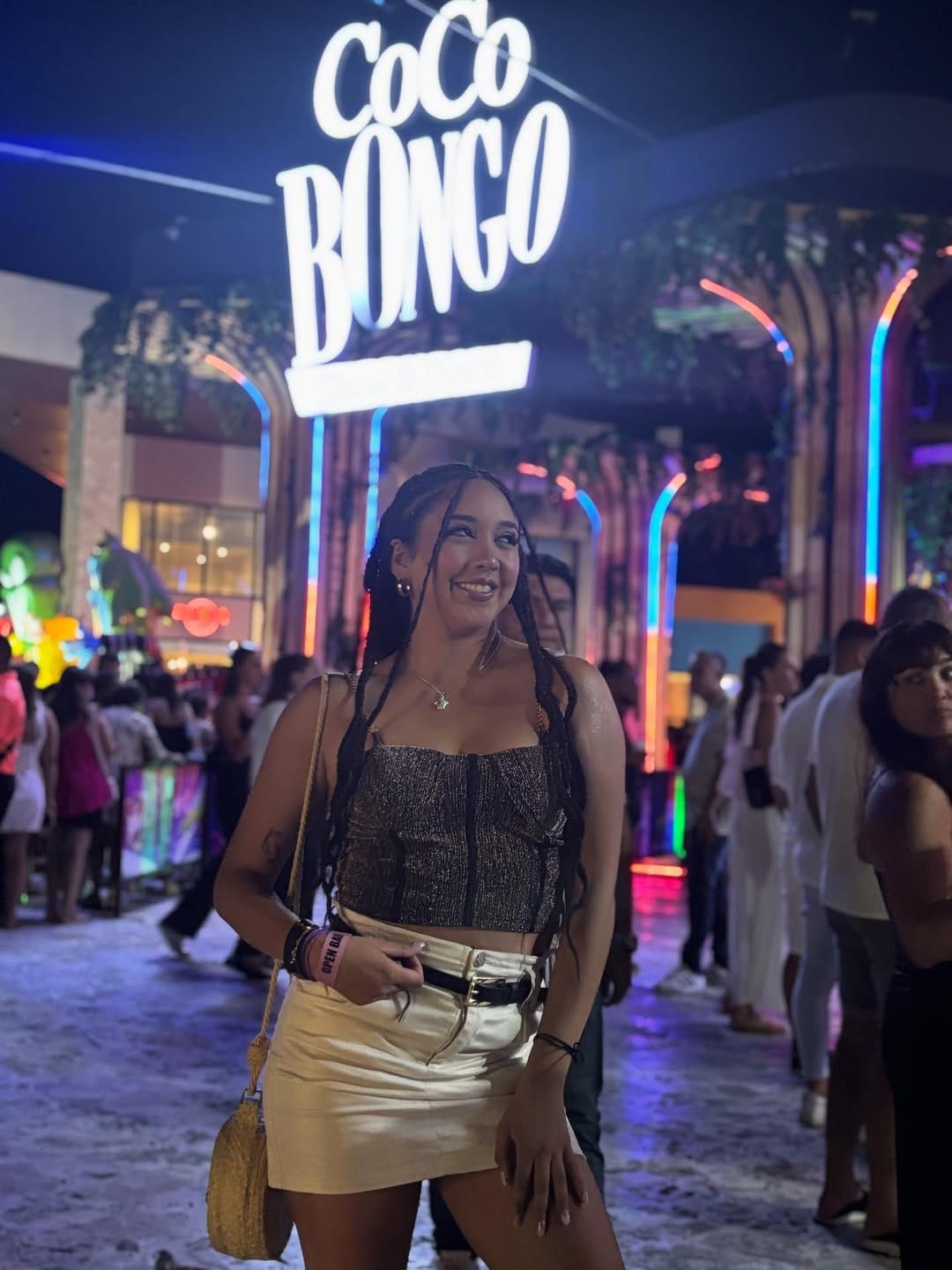 Post 3 by Andrea Montalvo on Instagram (carousel)