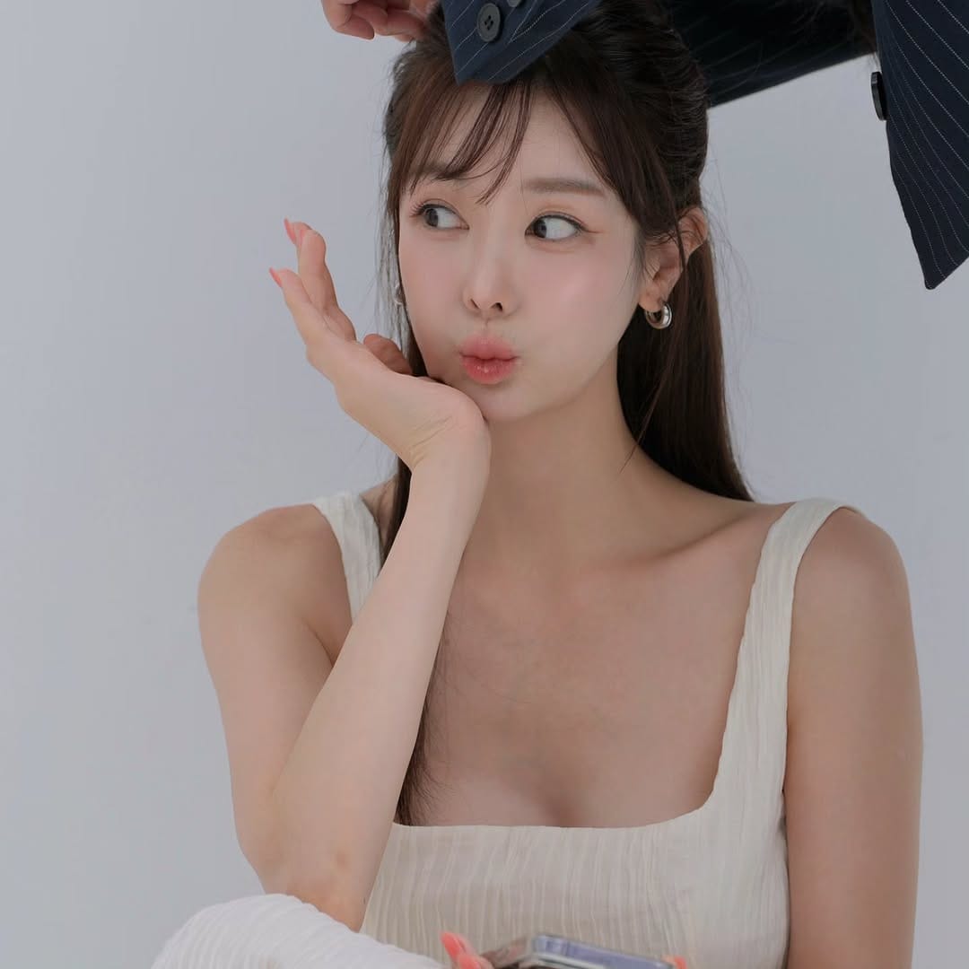 Post 8 by 박인지메이크업 on Instagram (carousel)