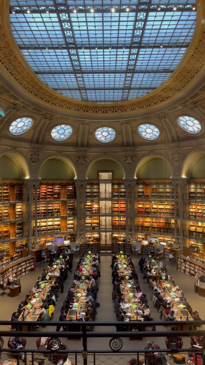 Post 4 by Paris on Instagram (video)
