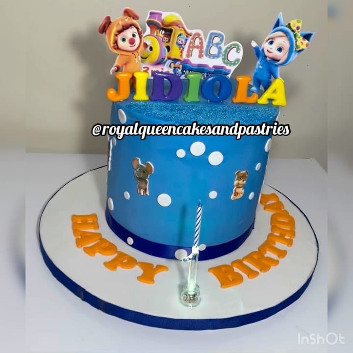 Post 7 by Royal Queen Cakes And Pastries on Instagram (video)