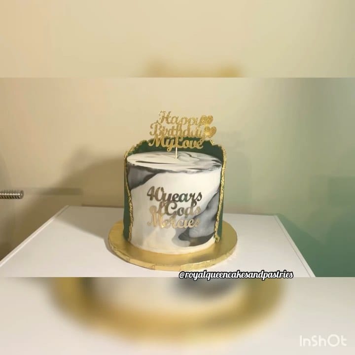 Post 8 by Royal Queen Cakes And Pastries on Instagram (video)