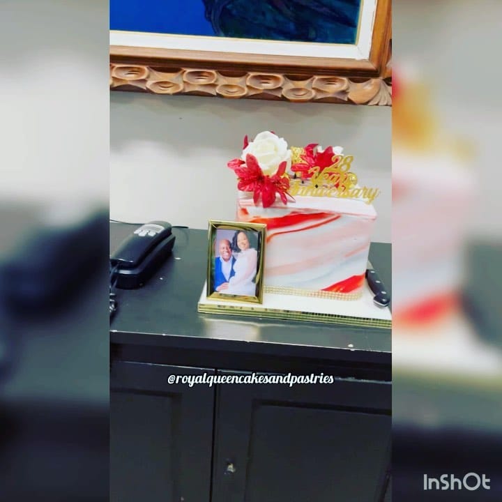 Post 10 by Royal Queen Cakes And Pastries on Instagram (video)