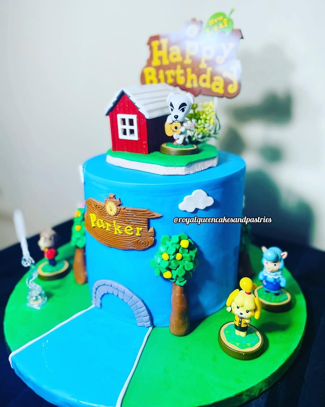 Post 3 by Royal Queen Cakes And Pastries on Instagram (image)