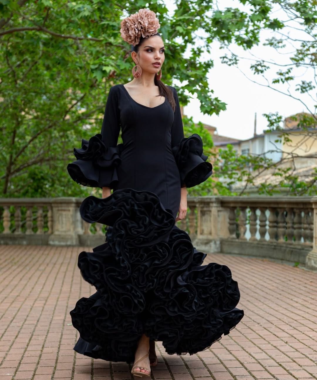 Post 9 by Rosapeula Moda Flamenca on Instagram (image)