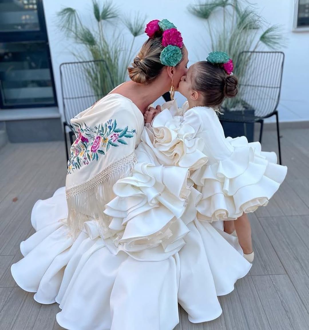 Post 10 by Rosapeula Moda Flamenca on Instagram (carousel)