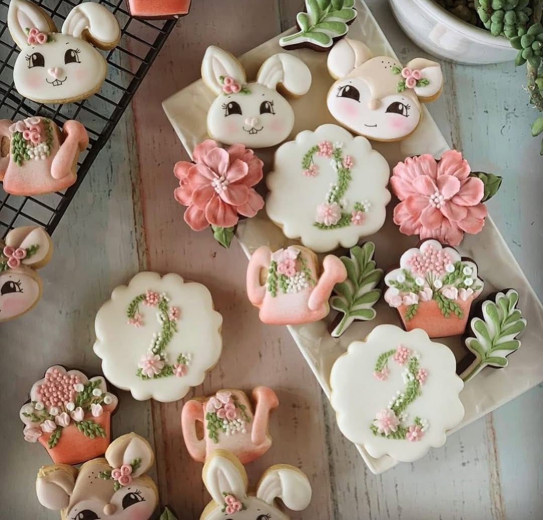 Post 10 by Vero | Royal icing cookies | Biscuits | Paris | France on Instagram (image)