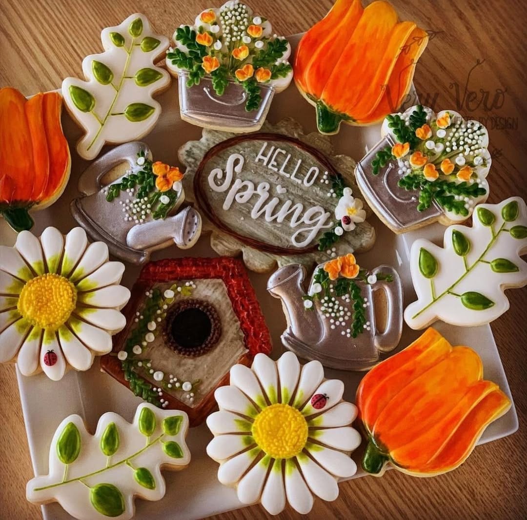 Post 6 by Vero | Royal icing cookies | Biscuits | Paris | France on Instagram (image)