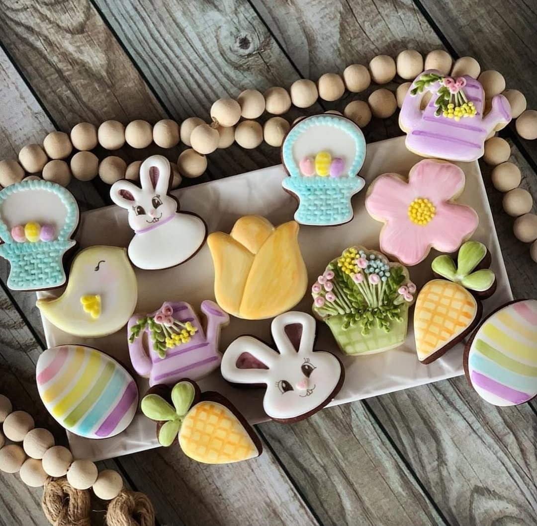 Post 3 by Vero | Royal icing cookies | Biscuits | Paris | France on Instagram (image)
