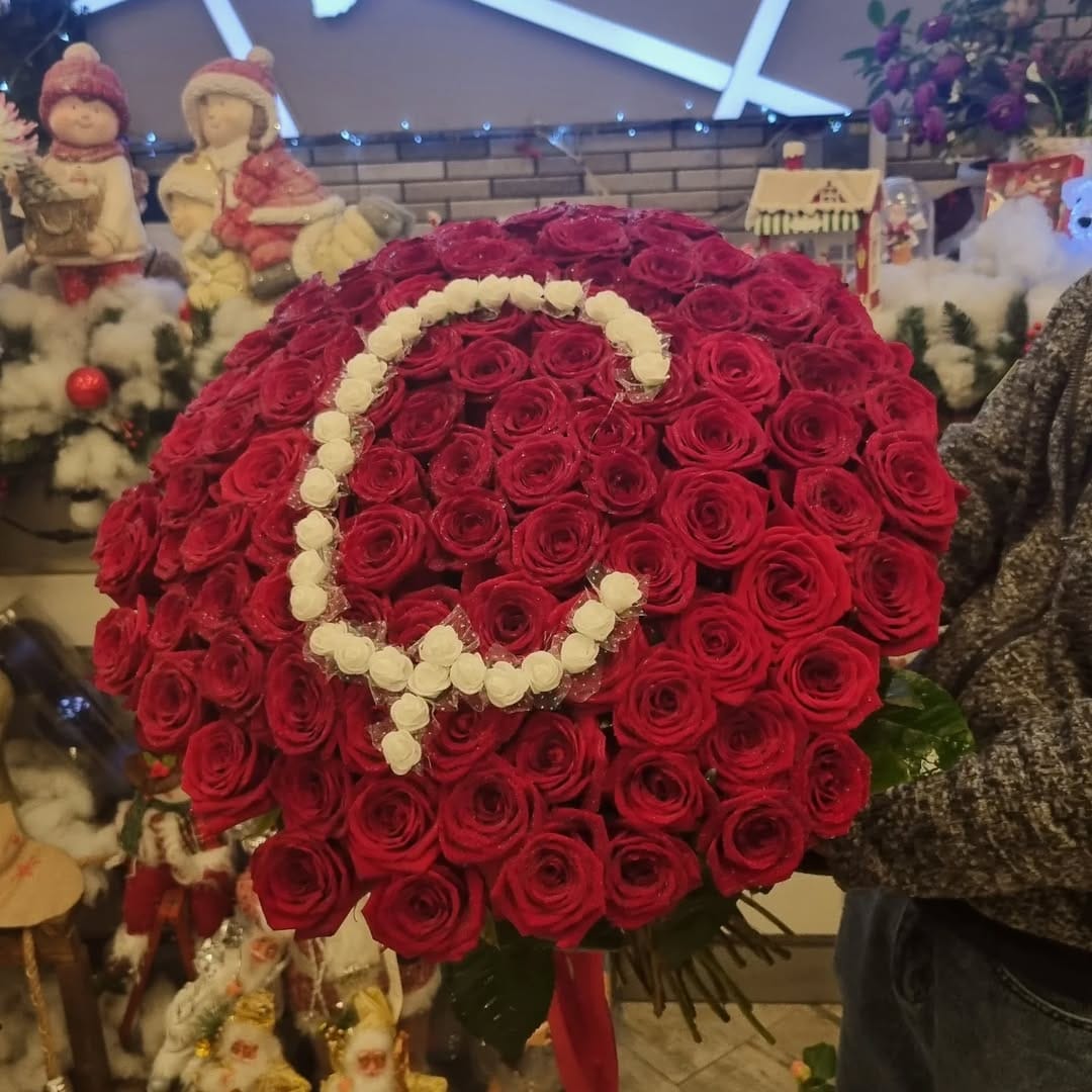 Post 3 by Flowers/Güllər/Цветы on Instagram (image)