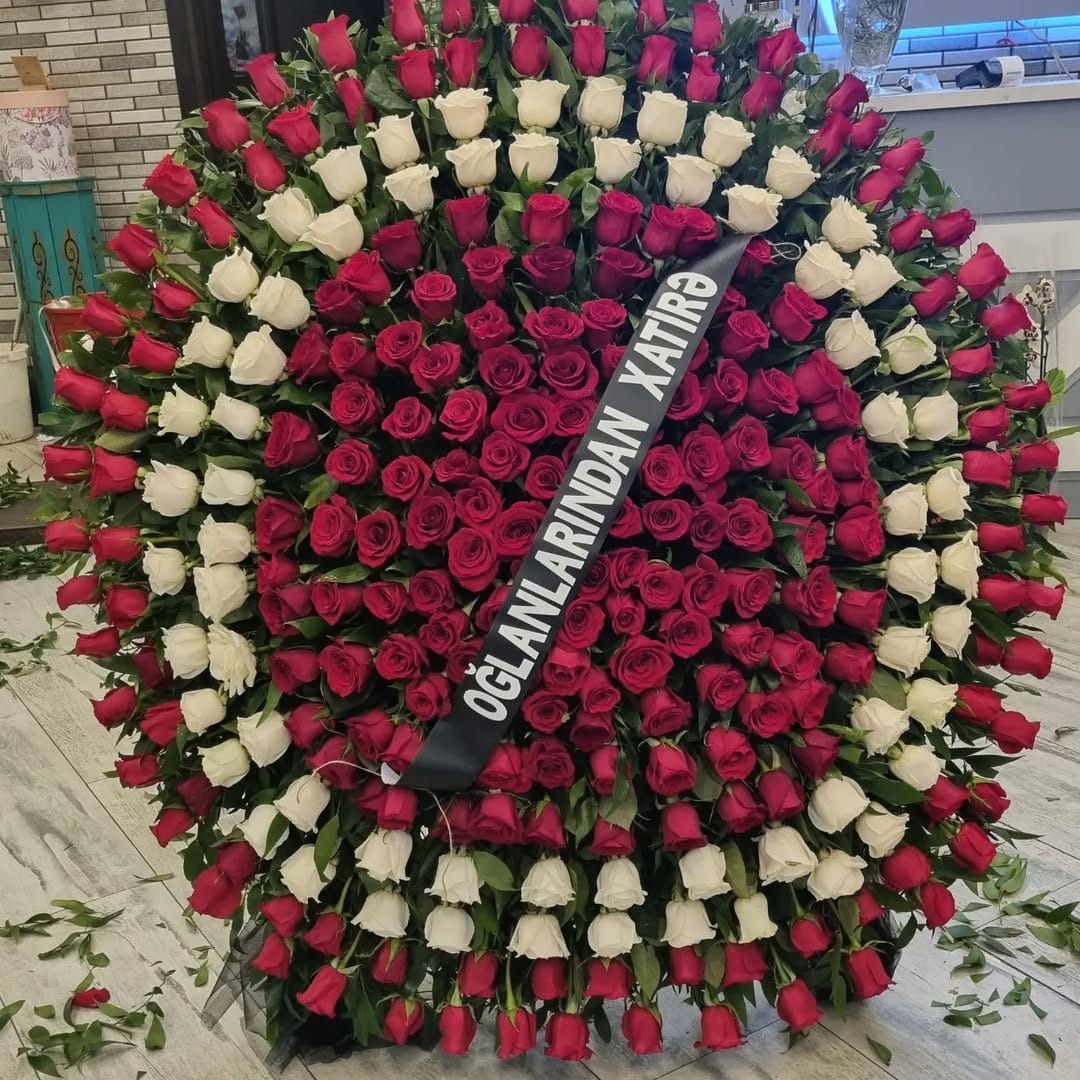Post 10 by Flowers/Güllər/Цветы on Instagram (image)
