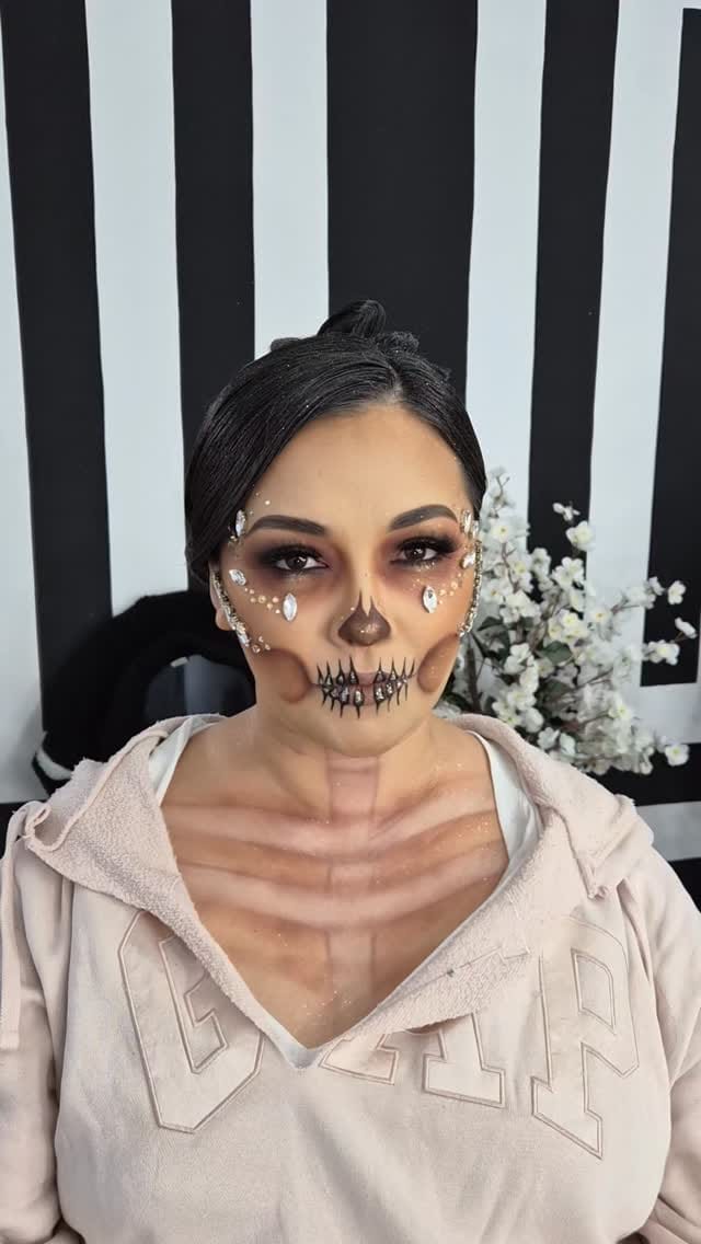 Post 4 by L I Z   M Á R Q U E Z 💋 on Instagram (video)