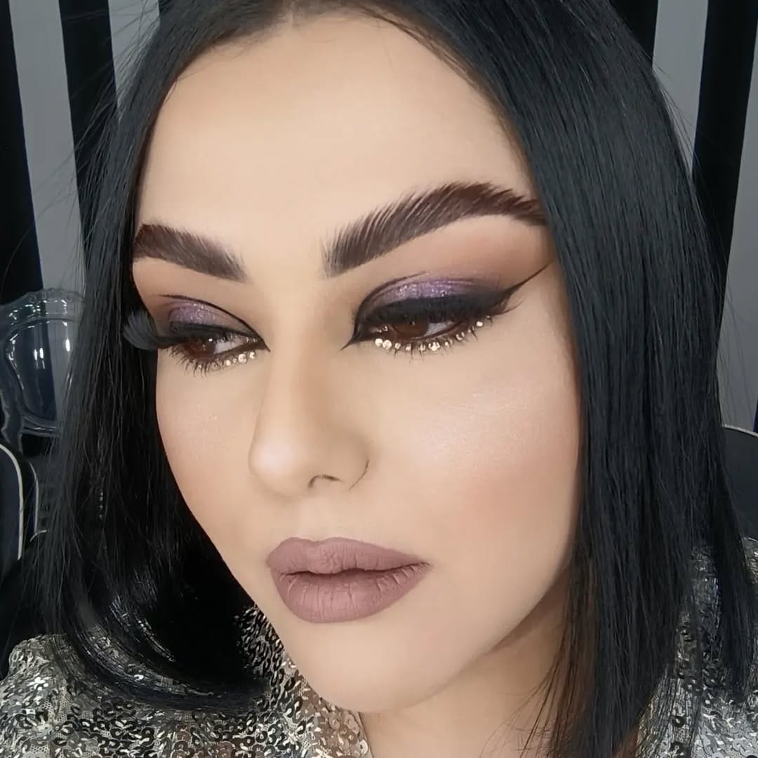 Post 9 by L I Z   M Á R Q U E Z 💋 on Instagram (carousel)