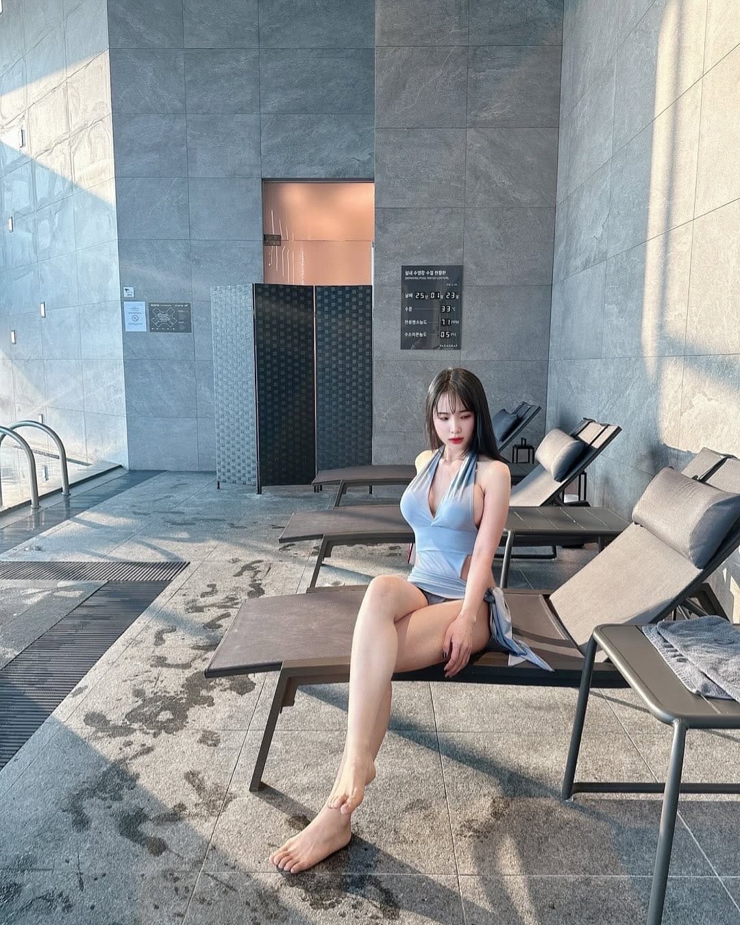 Post 8 by 디얼유니 on Instagram (carousel)