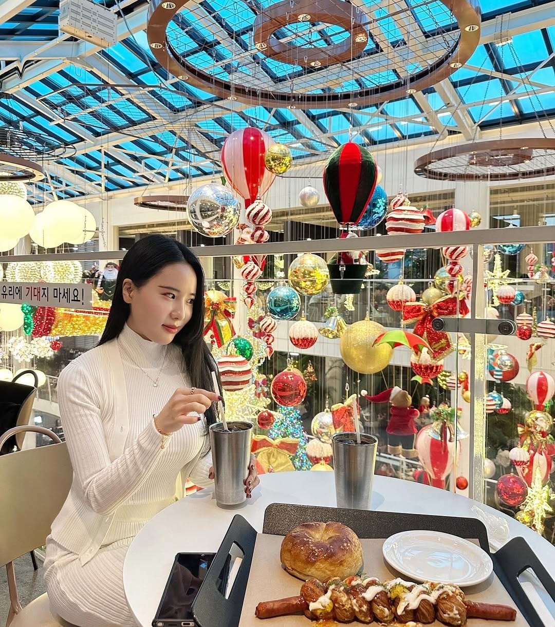 Post 4 by 디얼유니 on Instagram (carousel)