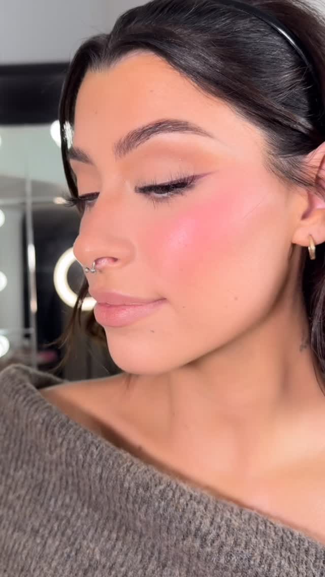 Post 1 by Yazmeen Makeup on Instagram (video)