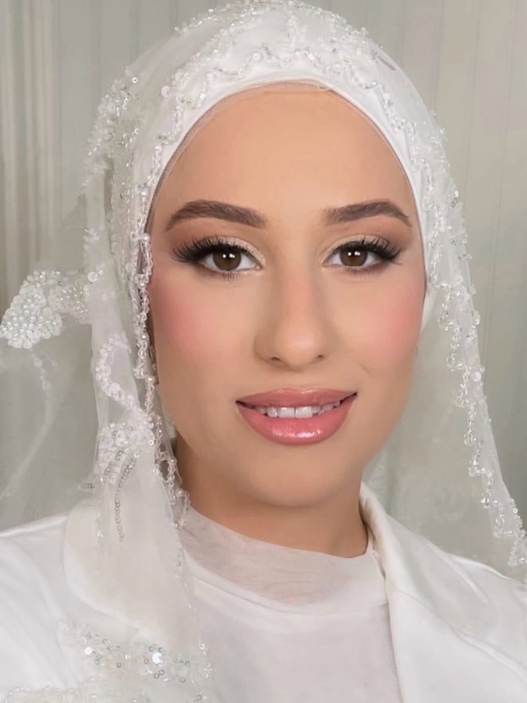 Post 4 by Yazmeen Makeup on Instagram (image)