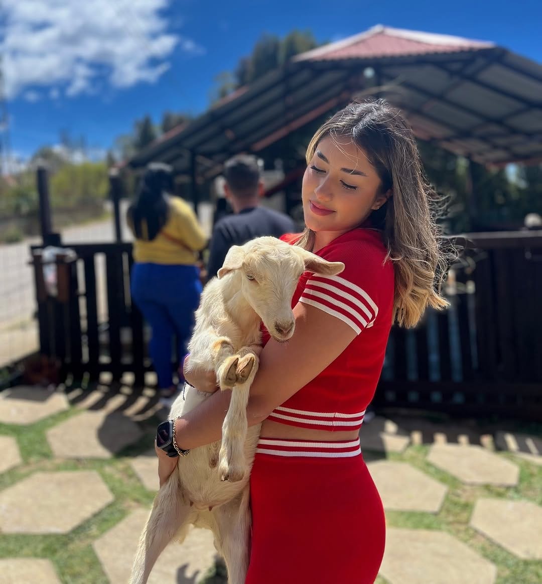 Post 8 by Michelle Zamora💘 on Instagram (carousel)