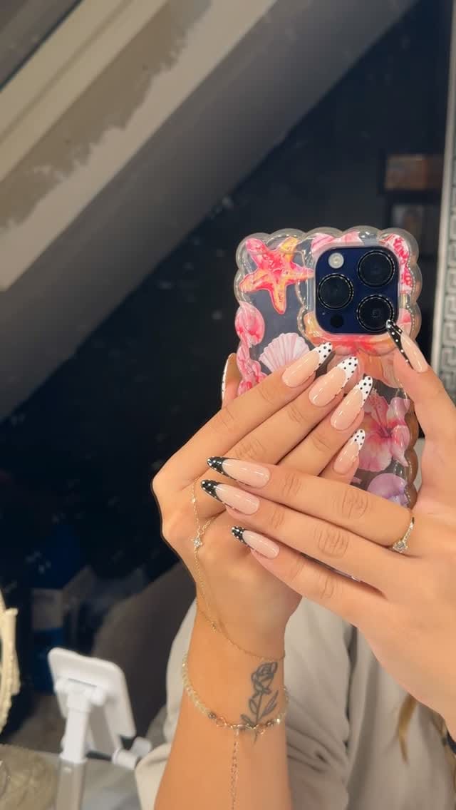 Post 6 by ✨ 𝐎 𝐍 𝐆 𝐋 𝐄 𝐒 ✨ on Instagram (video)