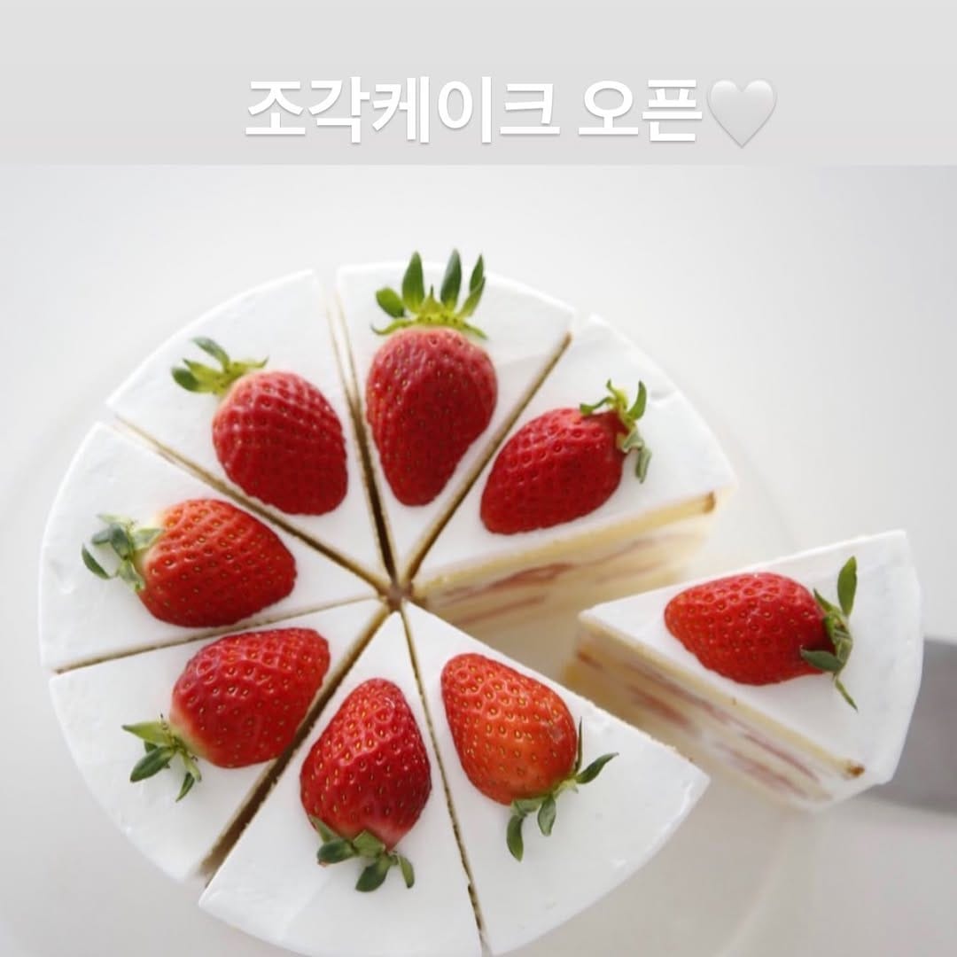 Post 9 by 모모앤 대구꽃케이크|대구케이크클래스|대구칠순케이크|대구생화케이크|대구환갑케이크 on Instagram (image)