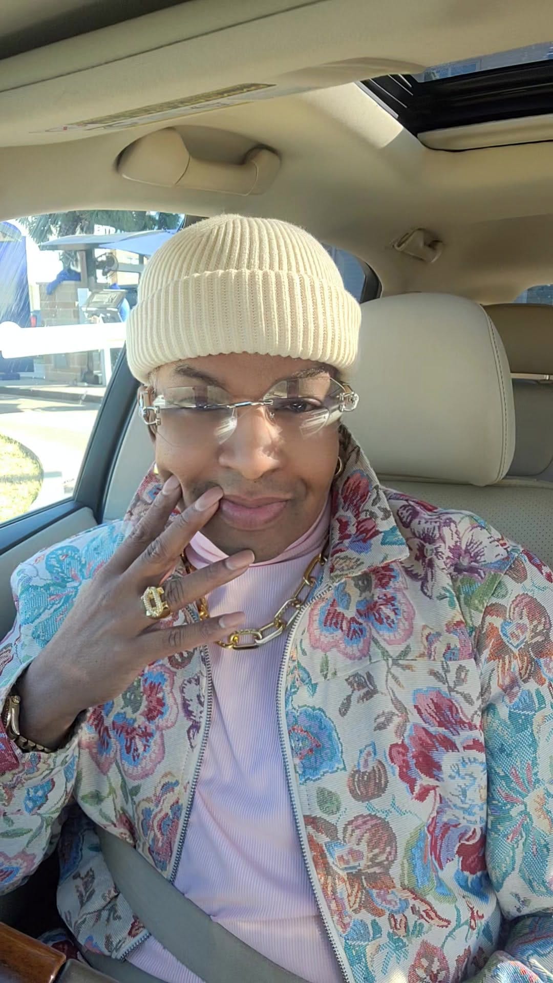 Post 10 by Flawless Oz on Instagram (video)