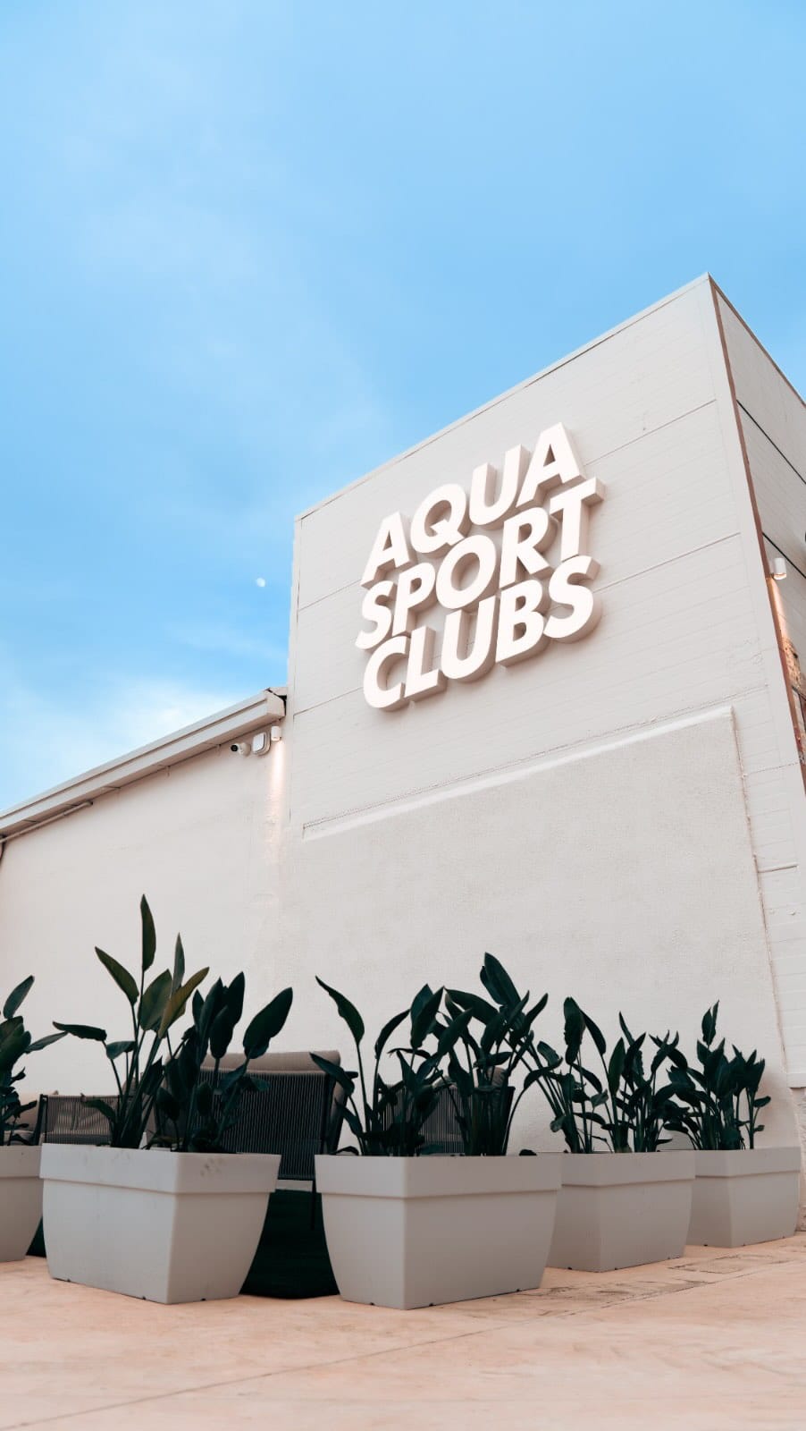 Post 2 by Aplicación de marca y branding en espacios on Instagram (video)