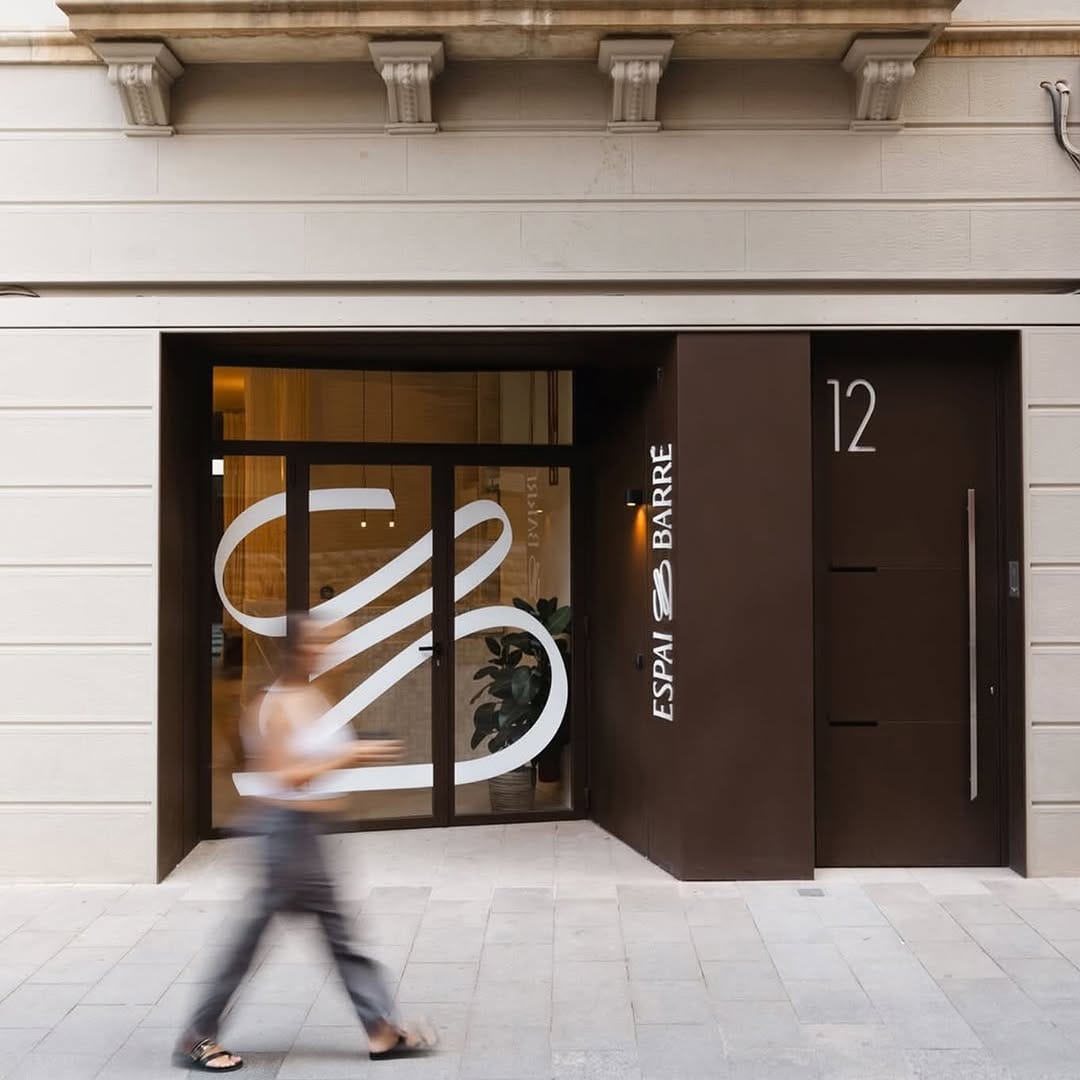 Post 4 by Aplicación de marca y branding en espacios on Instagram (image)