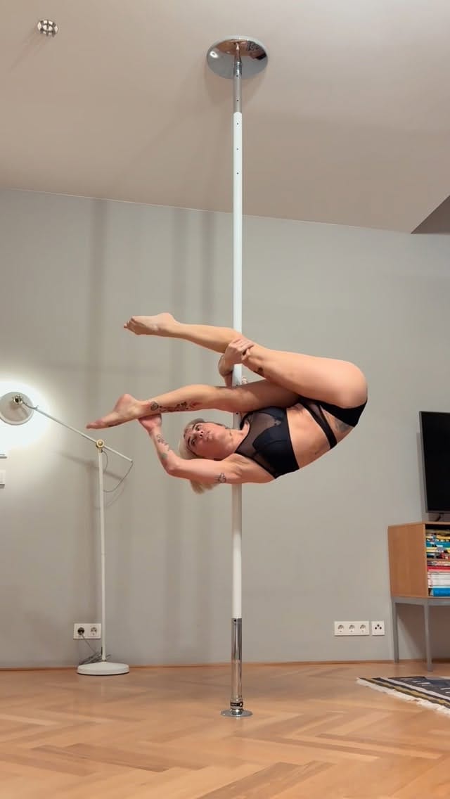 Post 7 by 𝓙𝓪𝓷𝓲𝓷𝓮 𝓗𝓸𝓵𝓵𝓾𝓷𝓰 💕🥜 on Instagram (video)