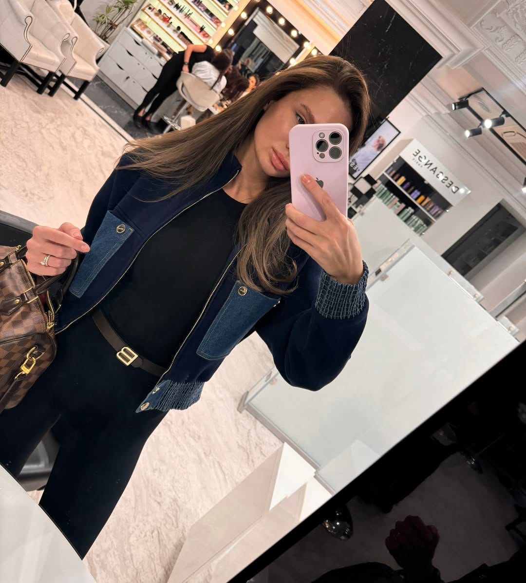 Post 2 by P A U L A on Instagram (carousel)