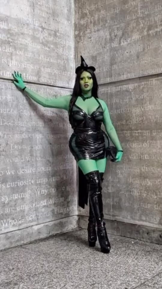 Post 8 by Mindy L'amour on Instagram (video)