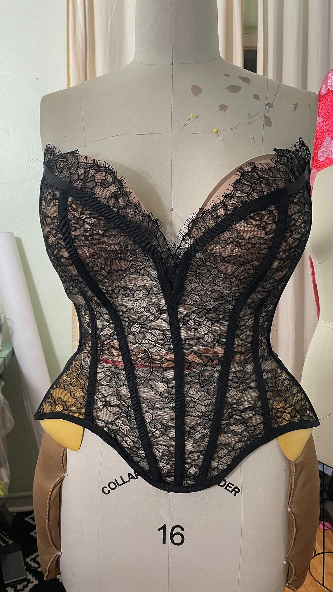 Post 7 by Mindy L'amour on Instagram (video)