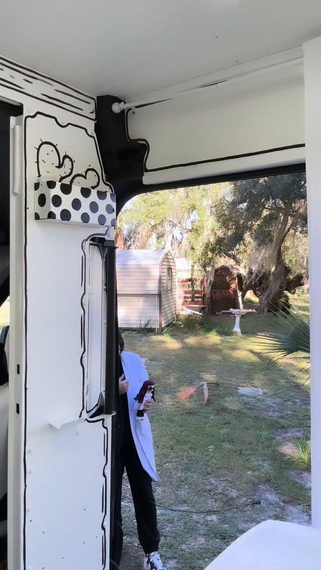 Post 5 by Patricia Silva on Instagram (video)