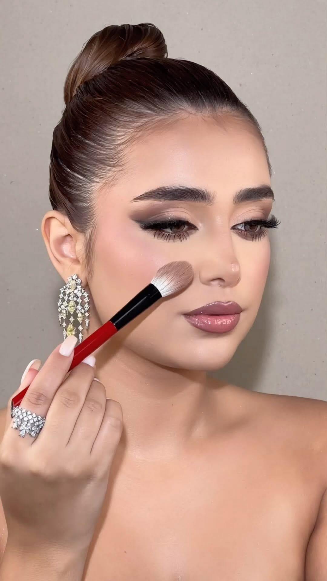 Post 2 by MAKEUP  BY  MASHAEL on Instagram (video)