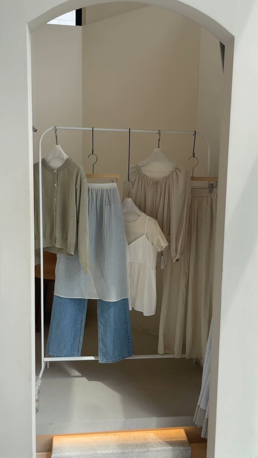 Post 8 by in hwa on Instagram (video)