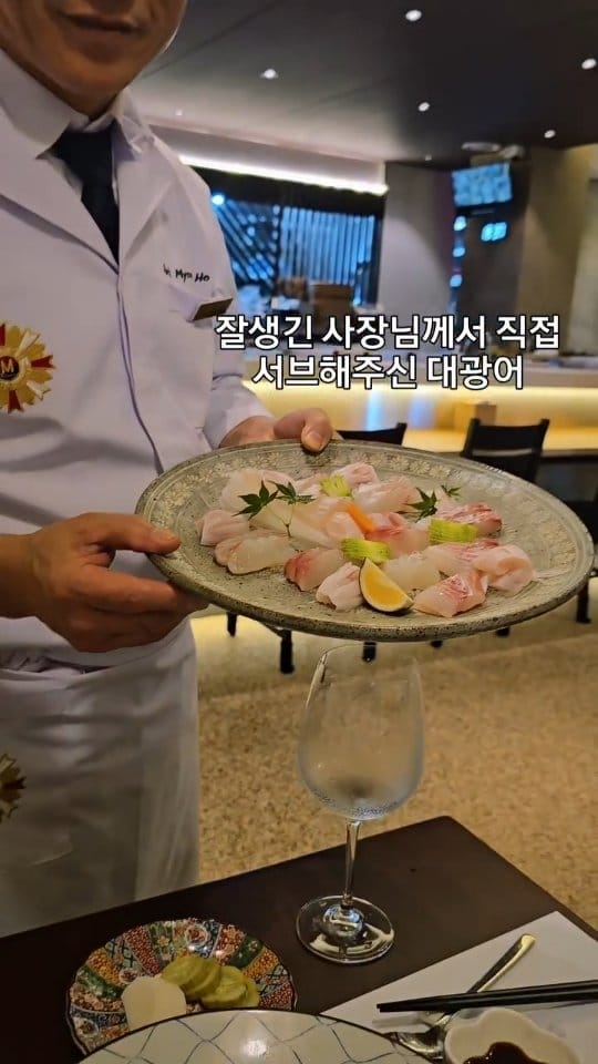 Post 7 by yooeyelash on Instagram (video)