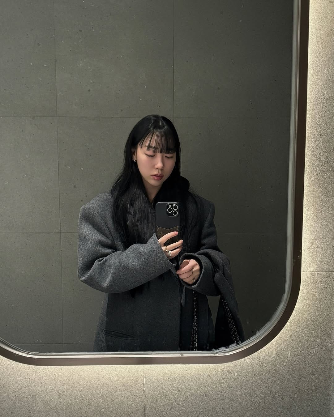 Post 4 by Minseo on Instagram (carousel)