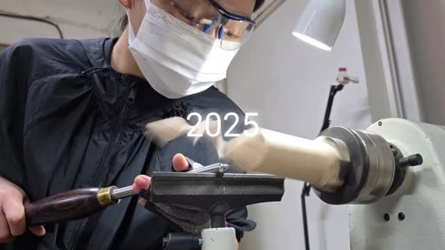 Post 8 by +樹 플러스 수 woodturning on Instagram (video)