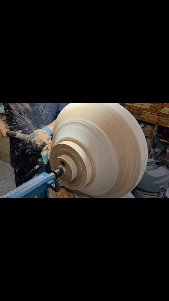 Post 1 by +樹 플러스 수 woodturning on Instagram (video)
