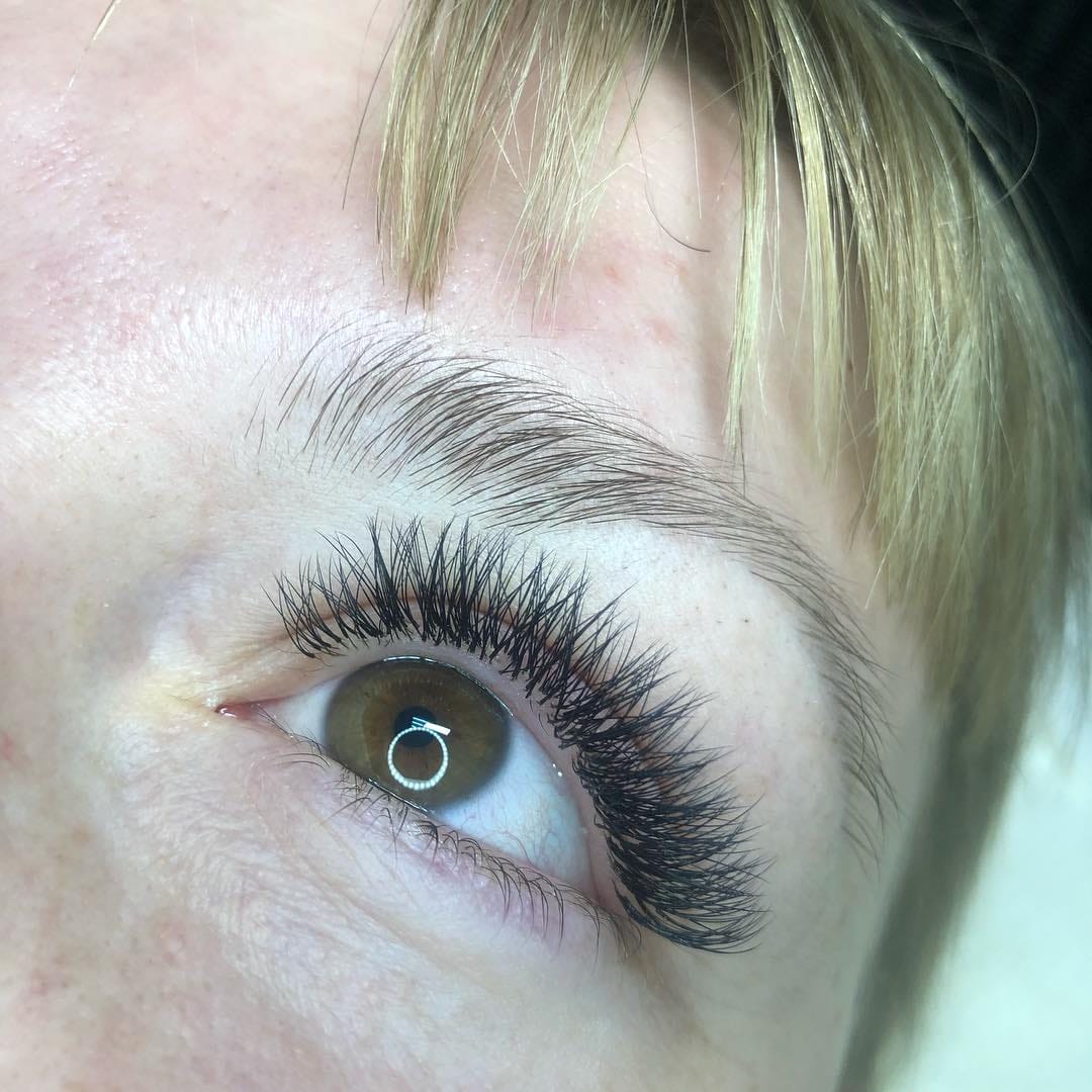 Post 5 by Manicure and eyelash extension on Instagram (image)