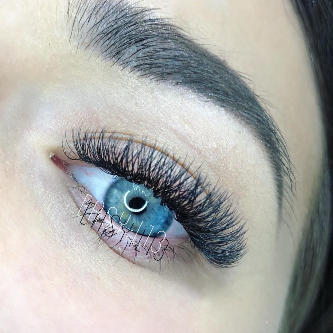 Post 2 by Manicure and eyelash extension on Instagram (image)