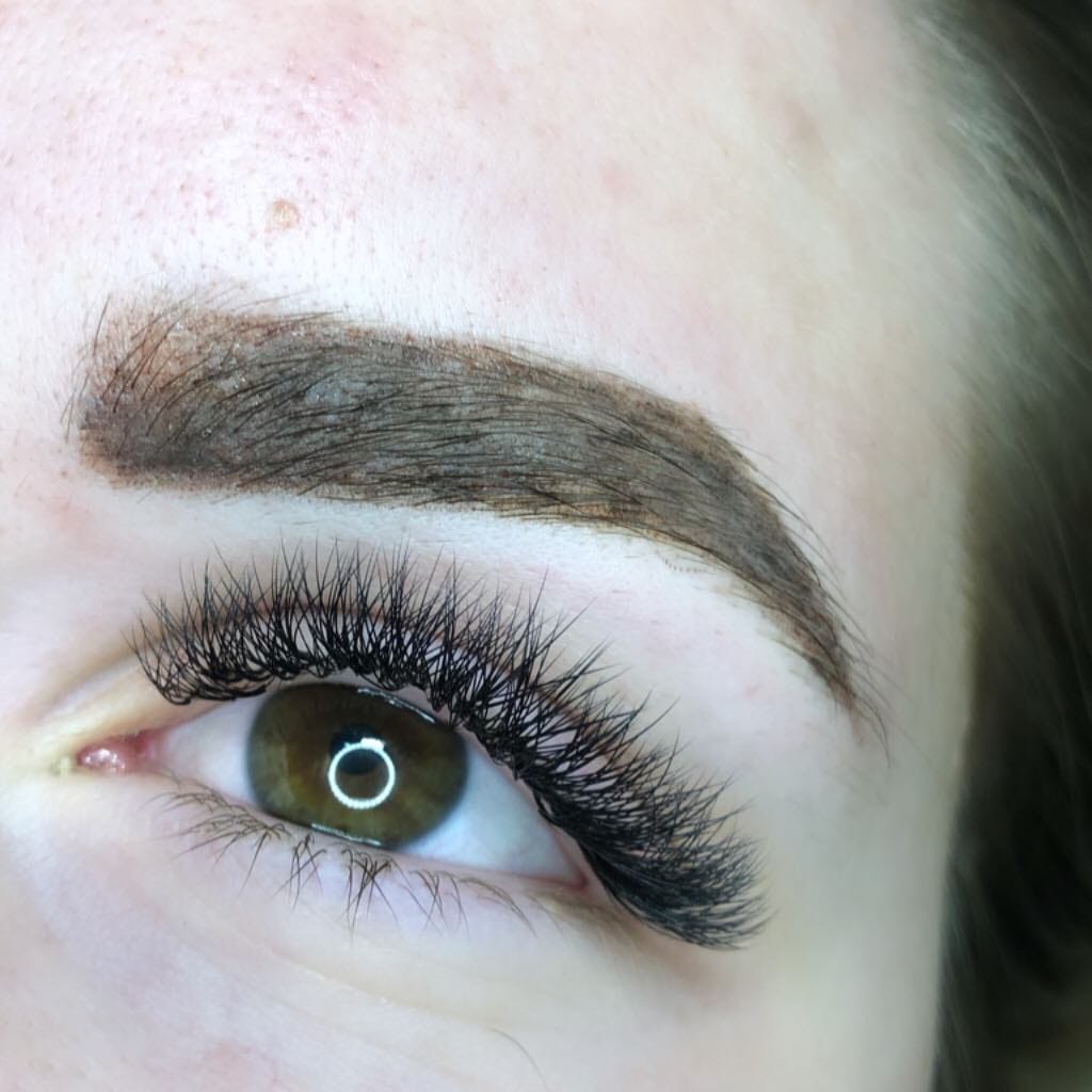 Post 6 by Manicure and eyelash extension on Instagram (image)