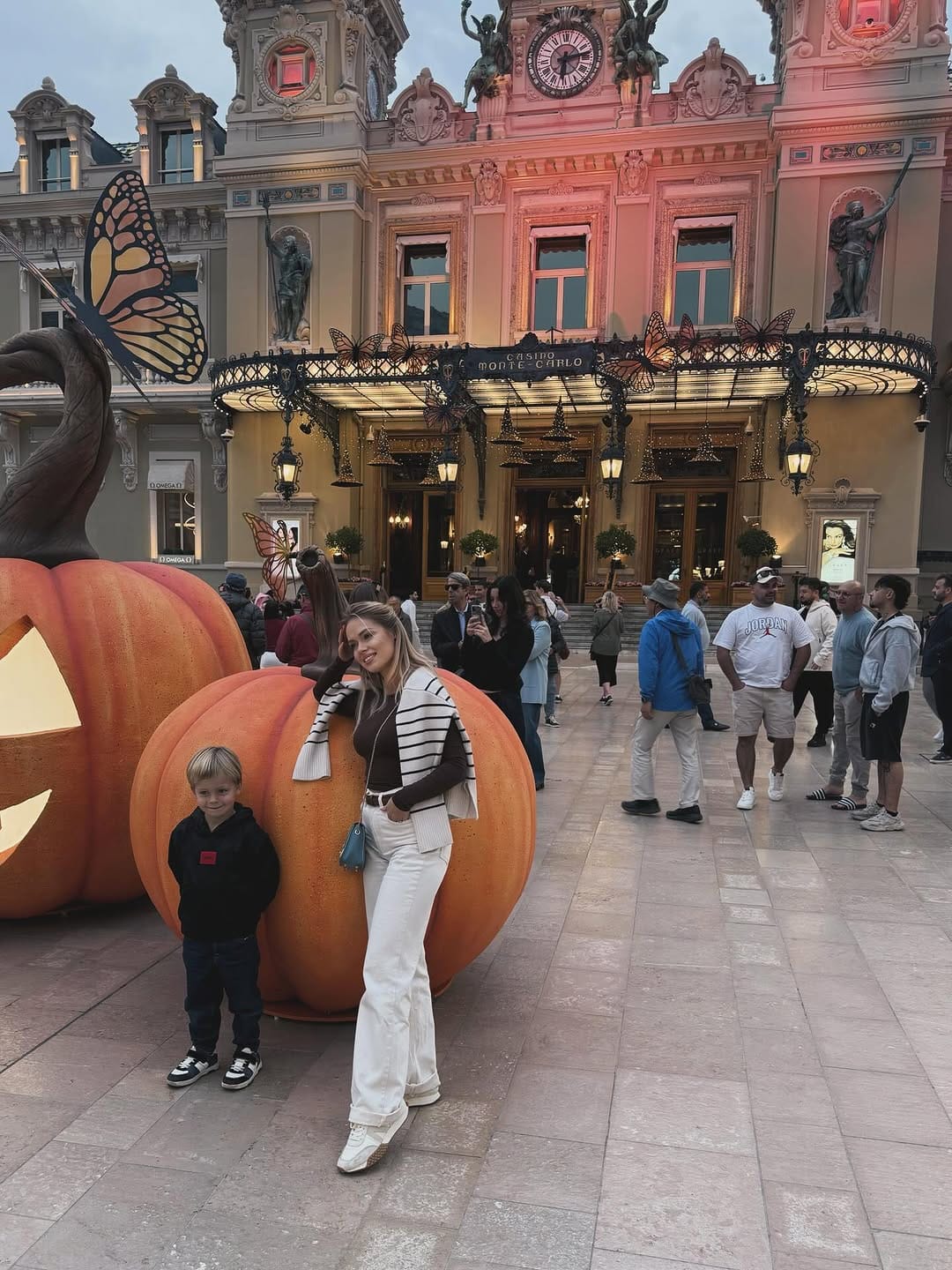 Post 2 by Anna Gheletchii on Instagram (carousel)