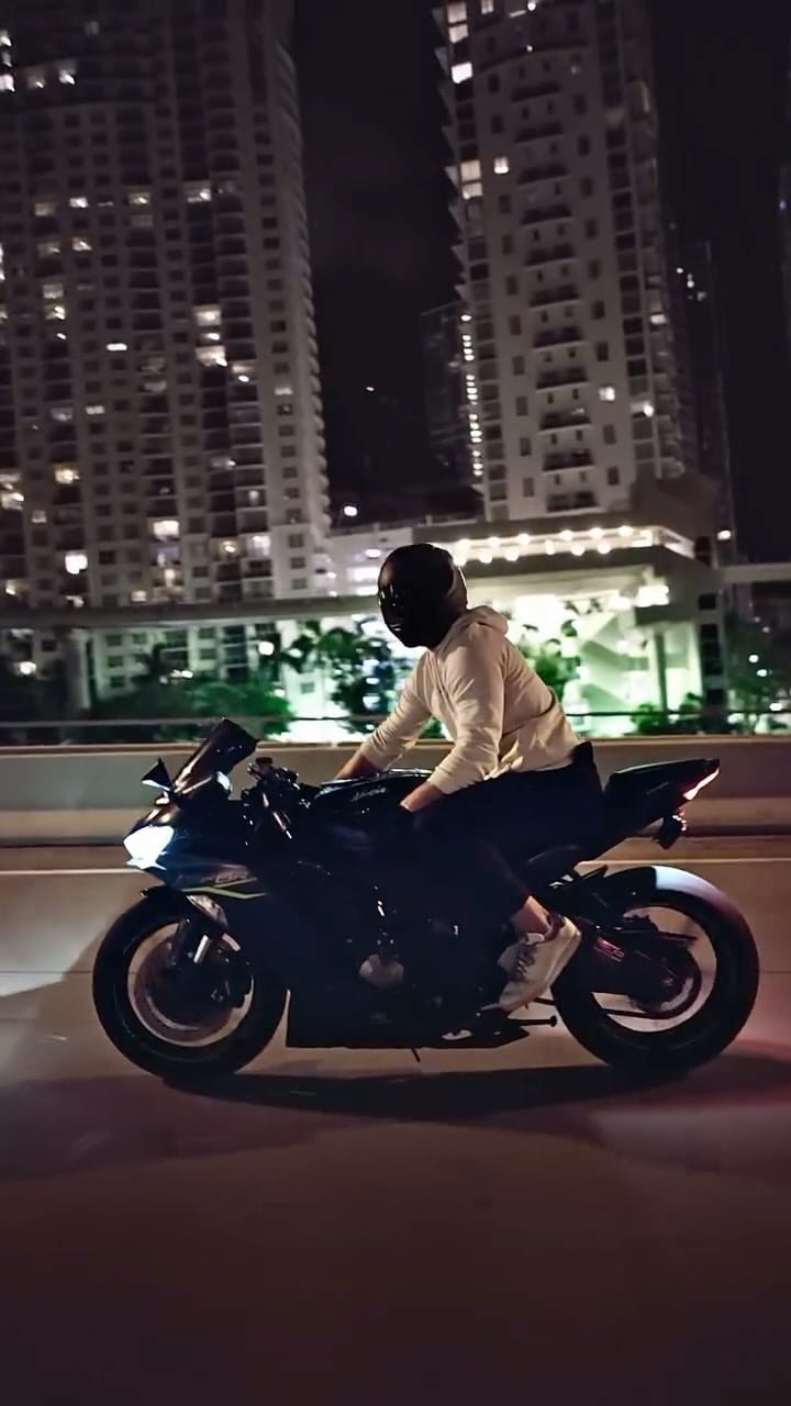 Post 4 by Alexander Hart on Instagram (video)