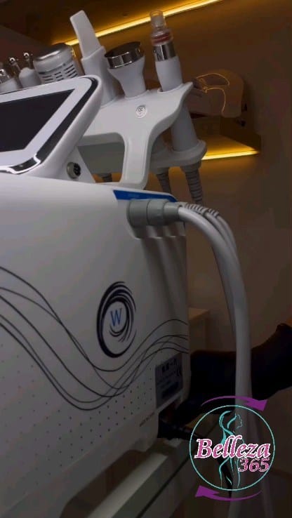 Post 6 by Centro Medico Estético on Instagram (video)